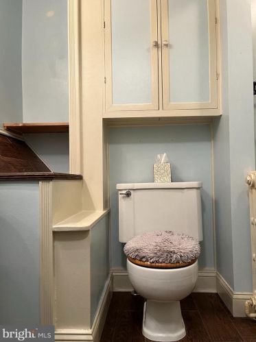 56 Mandl St, Trenton NJ  08619-3604 exterior