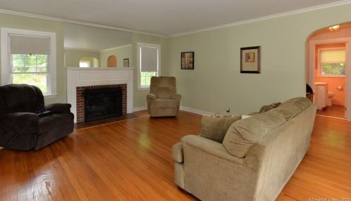 36 Bayberry Rd, Waterbury, CT 06712-1459