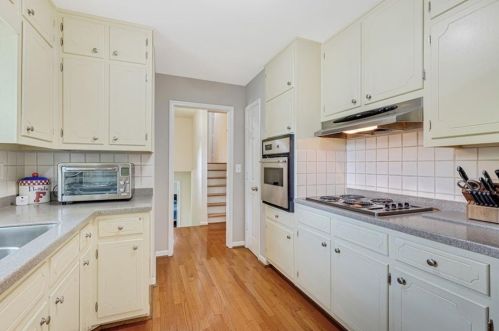 6896 Lockridge Dr, Atlanta GA  30360-1515 exterior
