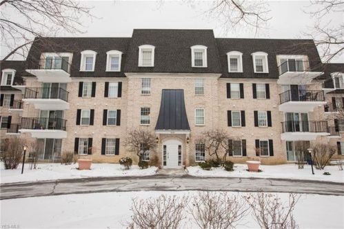 1931 King James Pkwy, Cleveland OH  44145-3408 exterior