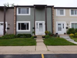 627 Ivy Ct, Wheeling, IL 60090-5324