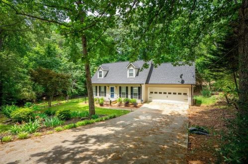 3710 Newport Dr, Gainesville, GA 30506-3789