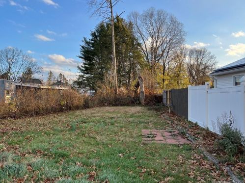 284 Moran St, Waterbury, CT 06704-2532