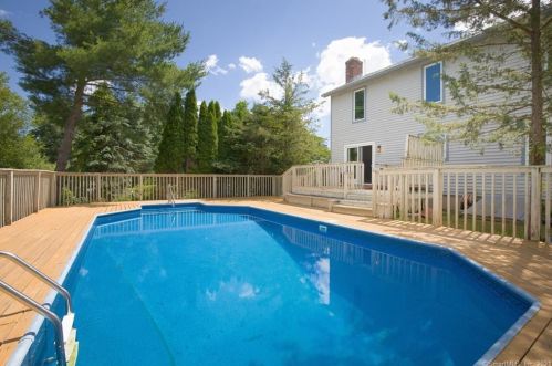 1 Harnish Ln, Wallingford, CT 06492-2865
