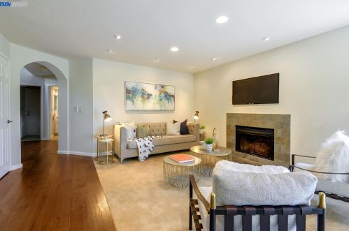 5900 Charter Oaks Dr, Hayward CA  94552-1678 exterior