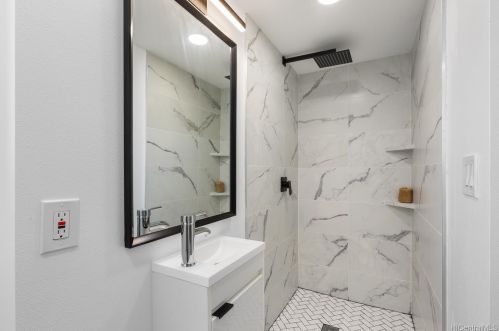 2803 Henry St, Honolulu HI  96817-1144 exterior