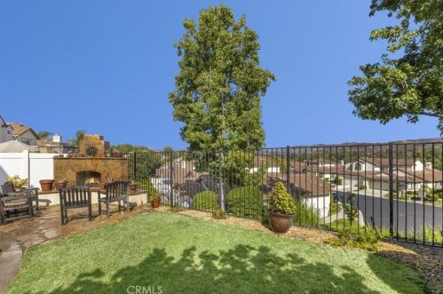 814 Links Vw Dr, Simi Valley CA 93065-6654 exterior