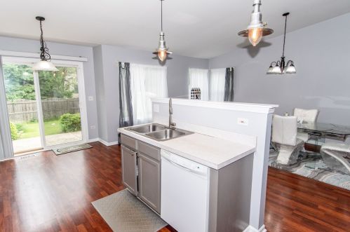 10 Picnic Ct, Lemont IL 60490-6542 exterior