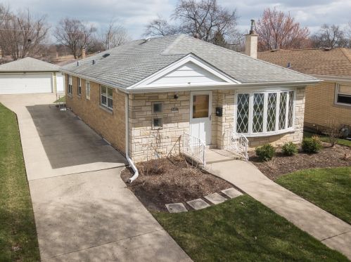 8407 Olcott Ave, Niles, IL 60714-2007