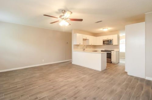 5621 Macdougall Dr, Fort Worth TX  76148-3731 exterior