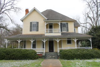 208 Church St, Plains, GA 31780-5642