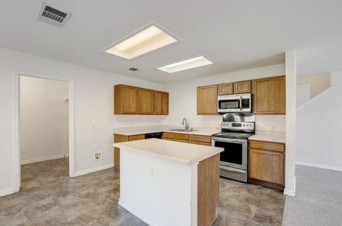 400 Masonwood Dr, Uhland TX 78640-4609 exterior