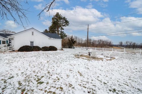 252 Broadmoor Blvd, Springfield OH  45504-1120 exterior