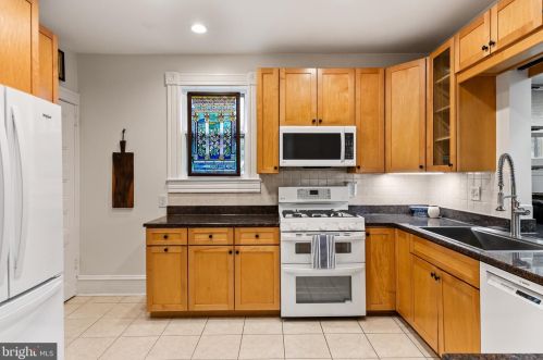 135 Warwick Rd, Tavistock NJ  08033-3706 exterior