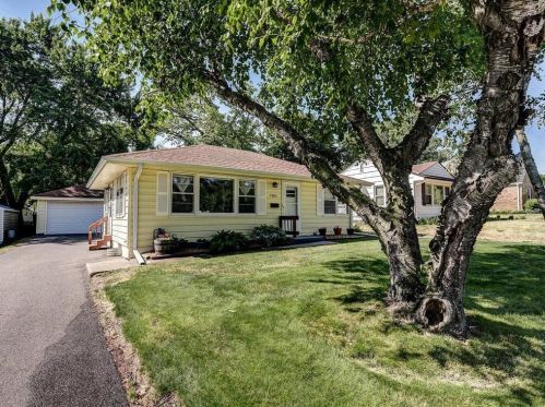 7501 Lake St, Minneapolis, MN 55426-4324