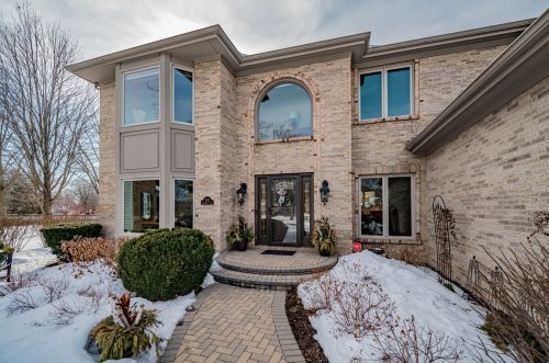 2111 Cranberry Ct, Naperville, IL 60565-2844