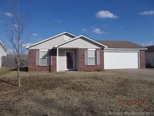 1922 Bristol Rd, Claremore, OK 74017-3080