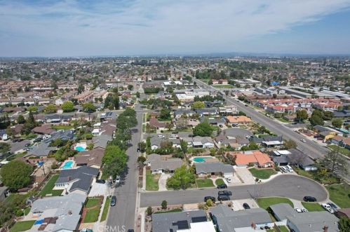 3217 Oaklawn Dr, Anaheim, CA 92804-4768