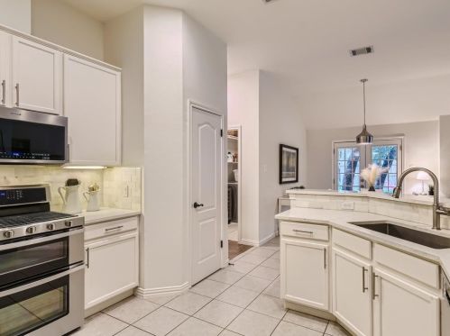 8532 Copano Dr, Austin TX  78749-3890 exterior