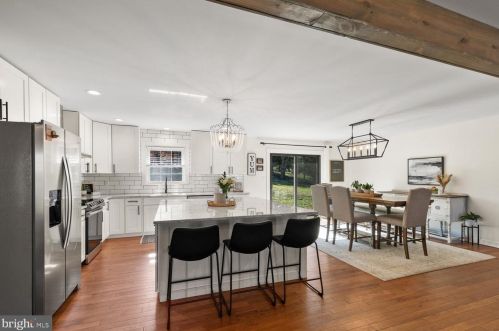 2146 Stonecrest Dr, Lancaster PA  17601-5437 exterior