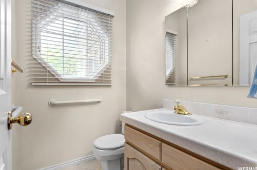 2515 Willow Hl Dr, Sandy UT 84093-1894 exterior