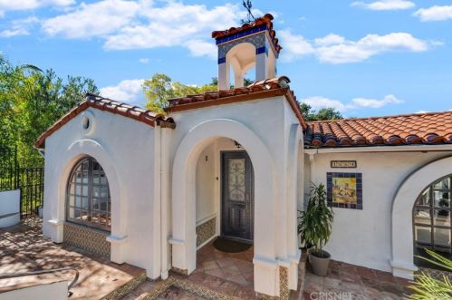 1664 Las Flores Dr, Glendale CA  91207-1200 exterior