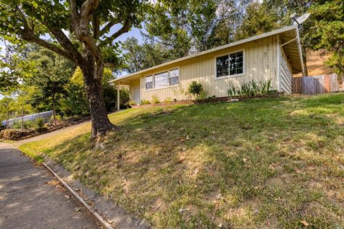 650 Mendocino Dr, Ukiah CA  95482-5606 exterior