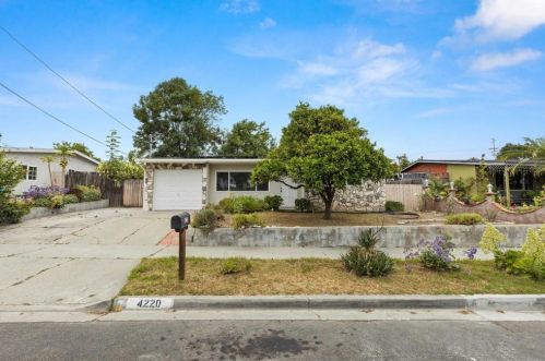 4220 Thomas St, Oceanside, CA 92056-4221