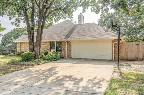 7025 Lincoln Dr, Fort Worth TX  76182-7663 exterior