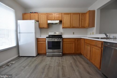 5 Clark Ct, Silver Spring MD  20910-1172 exterior