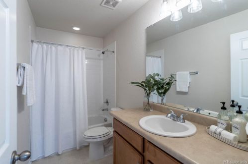 7400 Old Hammer Way, Aurora CO 80016-6115 exterior