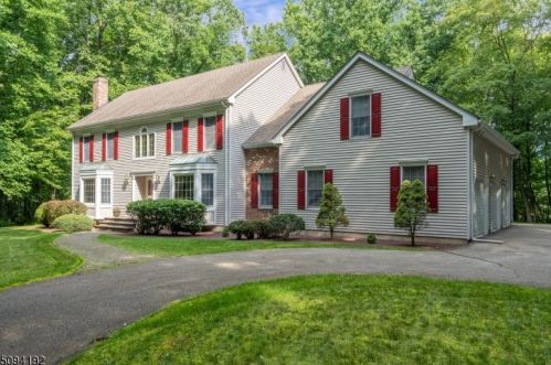 31 Philhower Rd, Lebanon, NJ 08833-4537