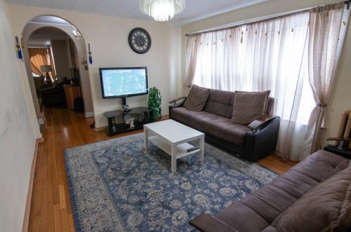 4815 Greenleaf St, Skokie, IL 60077-2317