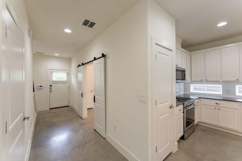 2504 13th St, Austin TX  78702-1810 exterior