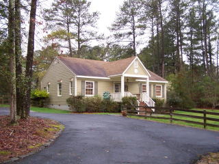 727 Country Club Dr, Gasburg, VA 23857