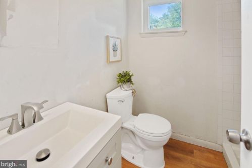 11413 Fairoak Dr, Silver Spring MD 20902-3137 exterior