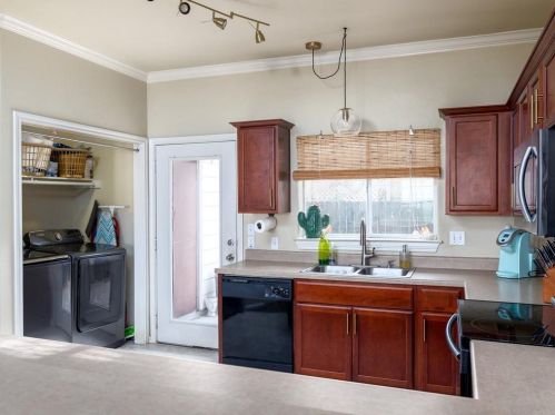 12205 Chelsea Gln Pl, Austin TX  78753-7110 exterior