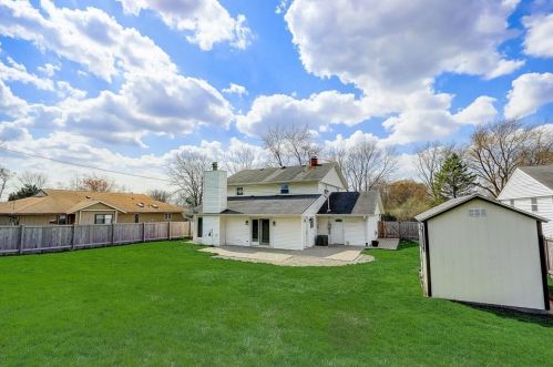 413 Indianwood Dr, Carol Stream IL  60188-1561 exterior