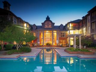 2000 Asbury Sq, Atlanta GA  30346-2423 exterior