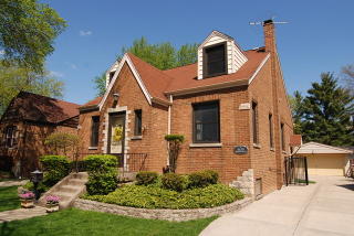 8638 Washington Ave, Brookfield, IL 60513-1423