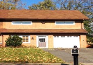 1719 Markham Dr, Bethlehem PA  18017-2738 exterior