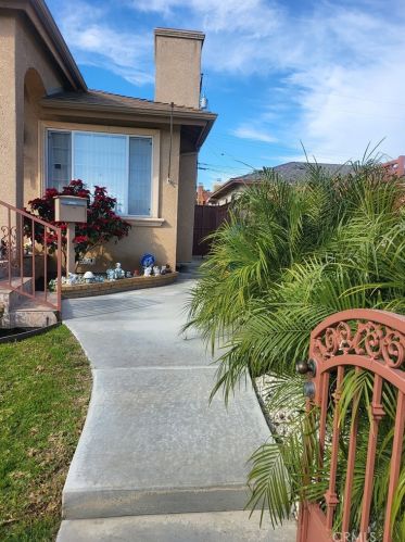 11803 Casimir Ave, Hawthorne, CA 90250-1994