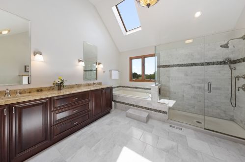 6870 Fieldstone Dr, Willowbrook IL  60527-6968 exterior