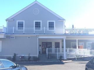 551 Post Rd, Tokeneke, CT 06820-3631