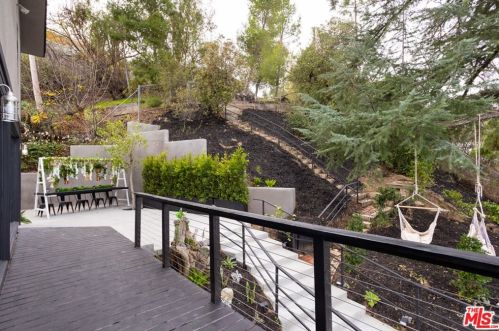 14600 Round Valley Dr, Van Nuys CA  91403-4632 exterior