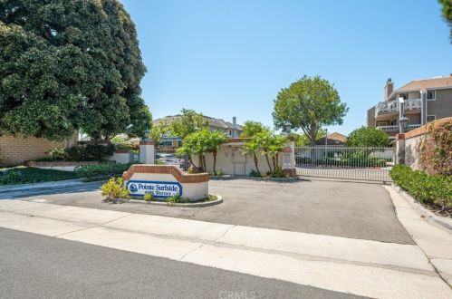 4682 Warner Ave, Huntington Beach CA  92649-3993 exterior