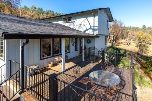 17732 Crowbar Ln, Tuolumne, CA 95379-9691
