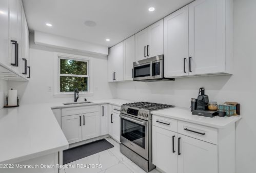 718 Grassmere Ave, Tinton Falls NJ  07712-4333 exterior