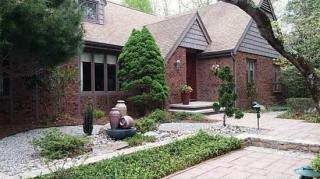 8 Forest View Dr, Scituate, RI 02831-1131