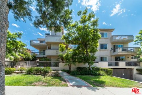 400 Cameron Pl, Glendale CA  91207-2063 exterior